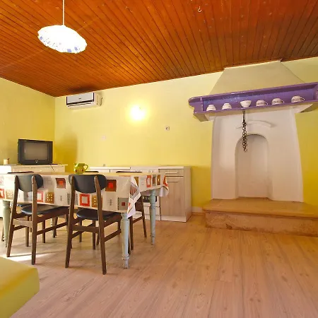 House Angela 1585 Holiday home